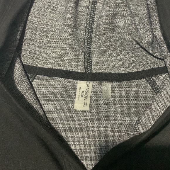 Danskin pullover - Picture 2 of 2